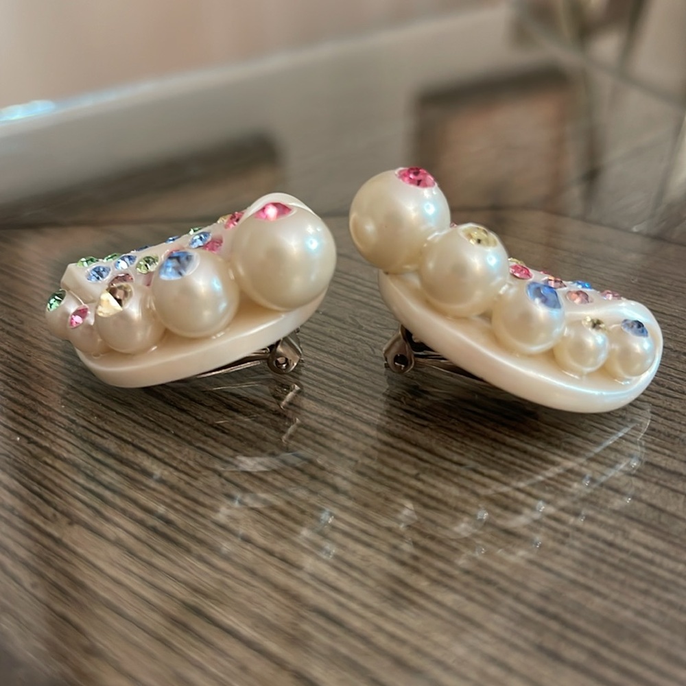 Vintage Unique Shaped Thermoset & Pastel Rhinestone Clip Earrings - Picture 8 of 16